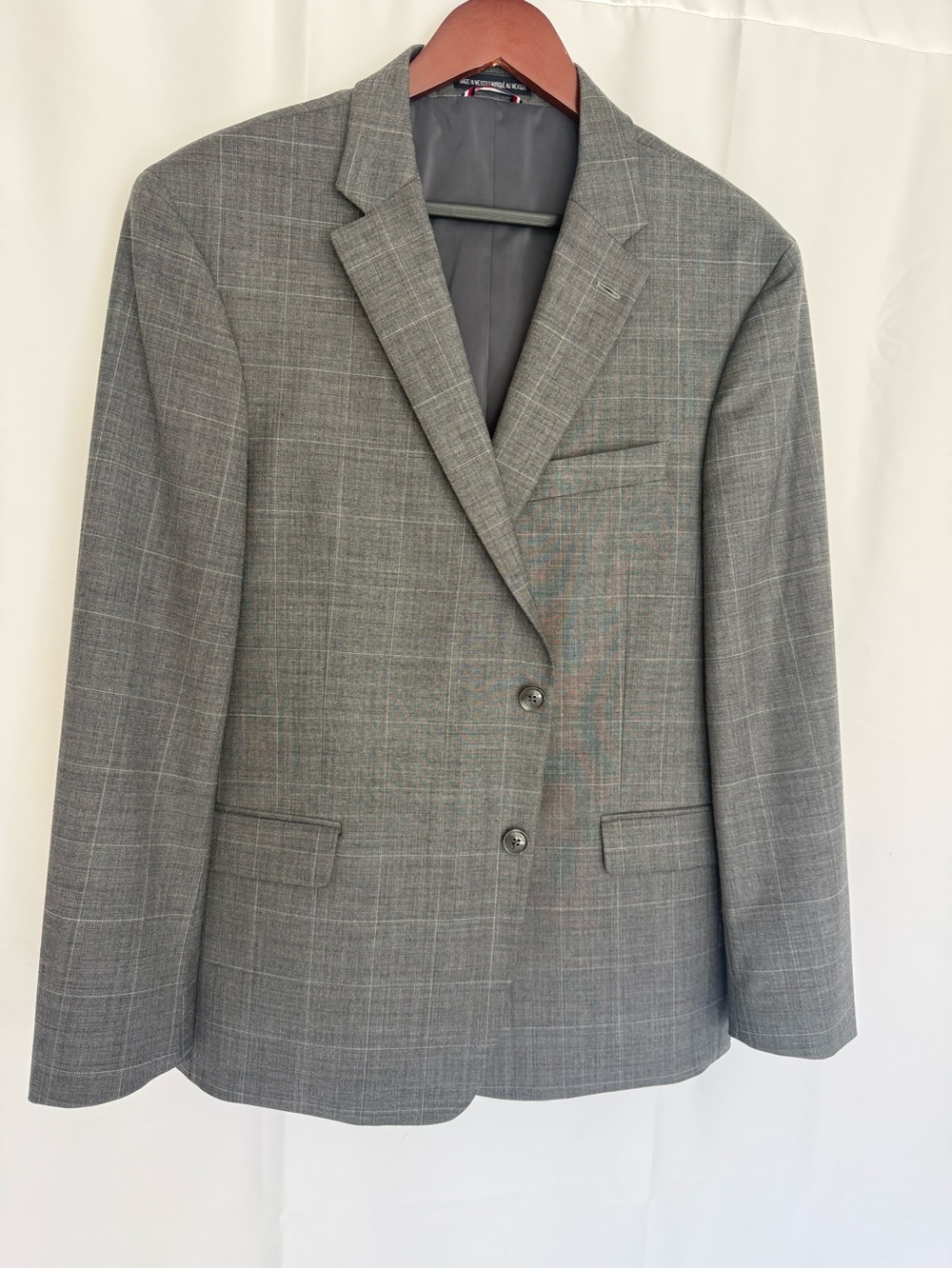 Tommy Hilfiger Modern Fit Suit 44S MSRP $415